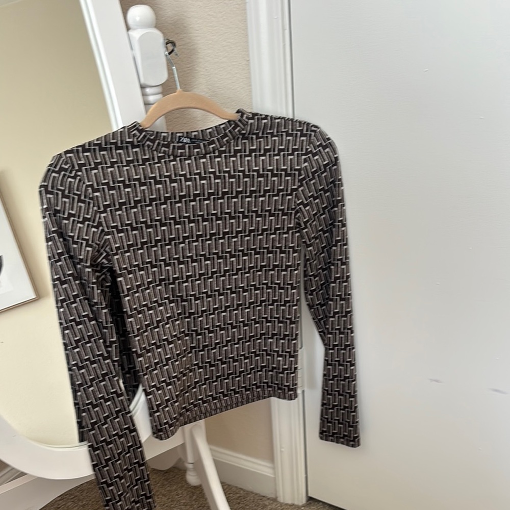 Zara Black and White Crew Neck Top